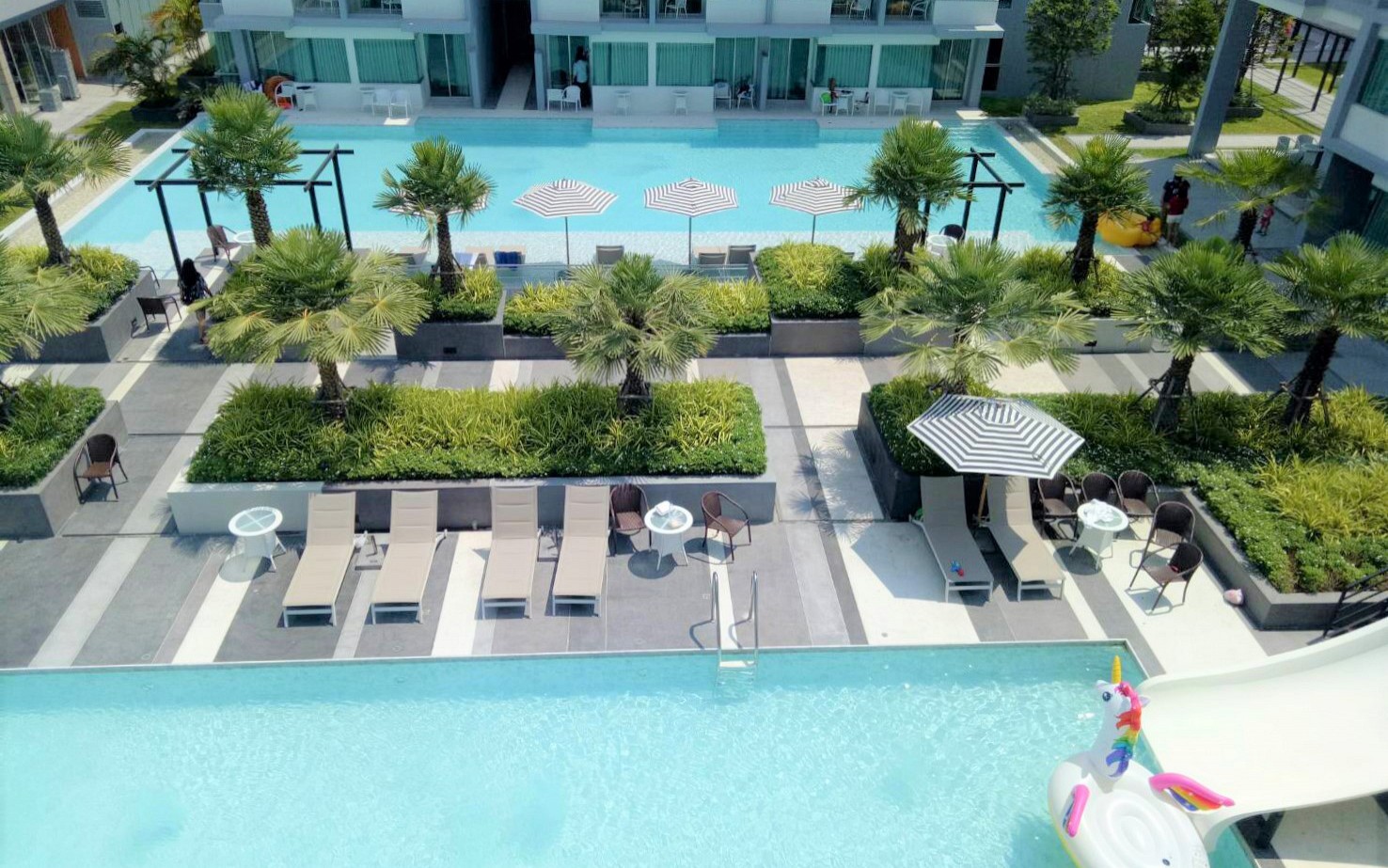 Deluxe Pool Access